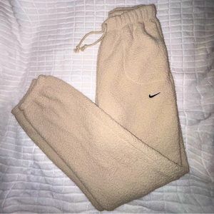 Nike Therma-fit Sherpa women’s sweat pants. Size small. Soft cream color!